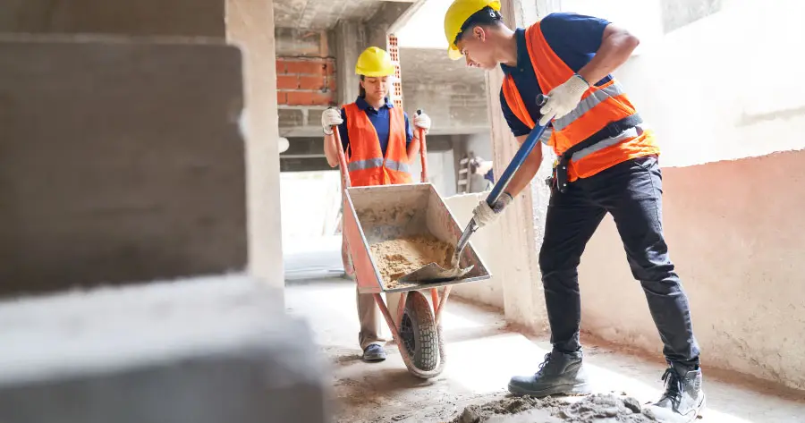 Trabajo de albañil: ¿cuáles son los riesgos más comunes?