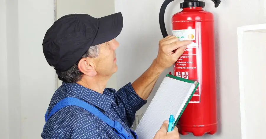 Protección contra incendios laborales: medidas preventivas y normativas