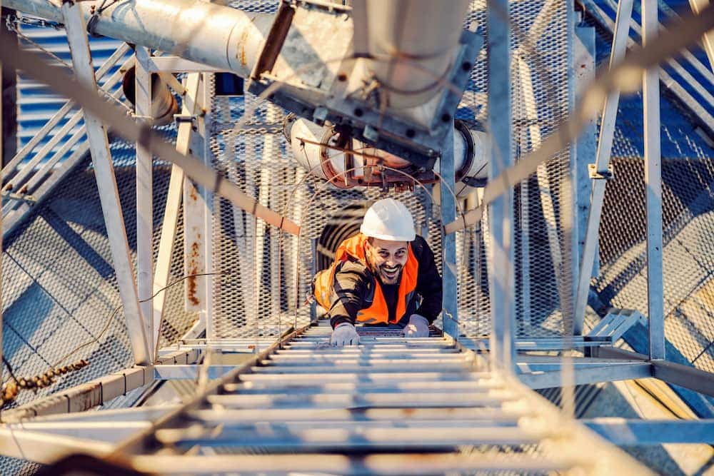 Peligros que debes evitar trabajando en las alturas