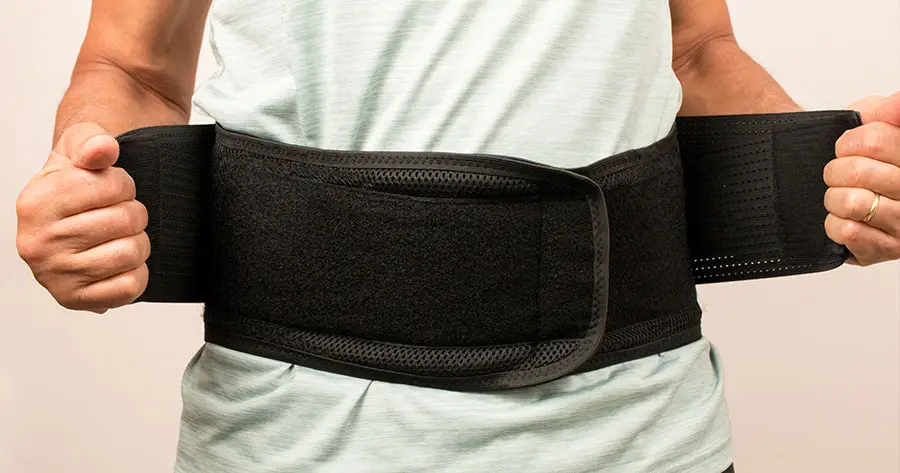 ¿Es recomendable usar fajas lumbares para el trabajo?