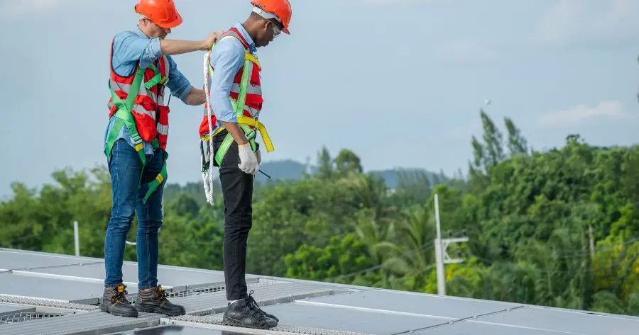 Prevención de caídas en alturas: protocolos y equipos de protección