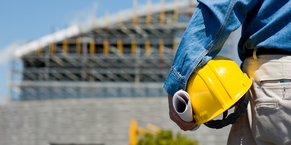 trabajador de la construcción con EPI