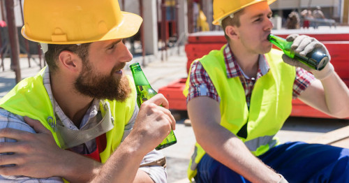 Alcohol en la obra: los peligros de su consumo