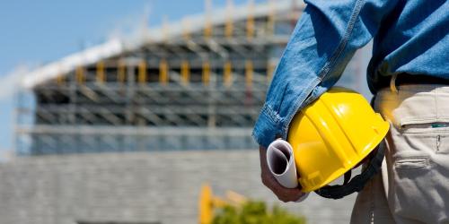 trabajador de la  construcción con EPI